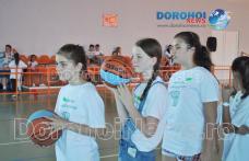Peste 200 de copii din Dorohoi se bucură de o tabără de pregătire a elementelor tehnice din baschet - FOTO