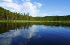 Descoperire incredibilă într-un lac. Imediat au apărut căutătorii de comori