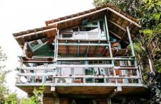 Casele spectaculoase construite din gunoaie - FOTO