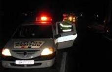 Doi tineri au ajuns la spital cu răni grave după ce s-au răsturnat cu mașina pe un drum din Vârfu Câmpului