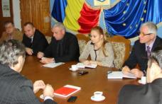 Dificultăţile cetăţenilor în relaţia cu E.ON puse pe tapet de prefectul judeţului! - FOTO