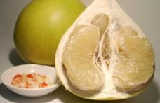 Fructul care hidratează pielea și o întinerește - Pomelo