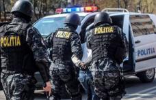 Percheziții domiciliare la patru tineri bănuiți de comiterea unor furturi
