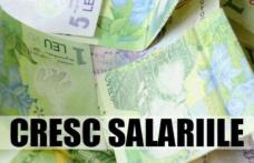 Bugetarii primesc salarii mai mari începând de azi. Lista celor care vor beneficia de majorări