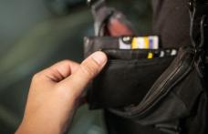 Prinsă de jandarmi în timp ce încerca să fure un portofel în care erau doar cinci lei