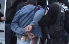 Tânăr botoşănean bănuit de comiterea unor furturi, identificat şi reţinut de poliţişti 