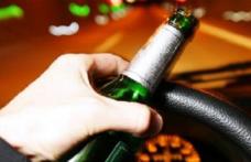 Inconștiență la volan! Au pornit la o plimbare cu maşina, deşi se aflau sub influenţa alcoolului