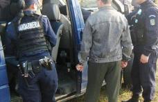 Un bărbat beat și supărat că fosta concubină nu-i deschide ușa a făcut scandal într-o scară de bloc