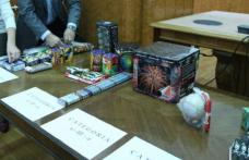 Articole pirotehnice interzise, găsite la locuinţele a doi tineri