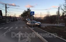 ACCIDENT! Două mașini distruse și un stâlp dărâmat pe strada Nicolae Titulescu din Dorohoi - FOTO