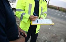 Cu toate că avea permisul de conducere suspendat s-a urcat la volanul maşinii