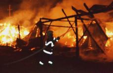 Depozit de lemne distrus, parțial, într-un incendiu! Pagube de peste 30 mii lei