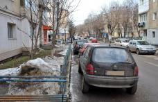 Primim la redacţie: „Trotuarul” revendicat de pieton dar şi de conducătorul auto