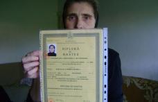 Femeia de serviciu cu studii superioare, diplomă de inginer mecanic şi master în robotică