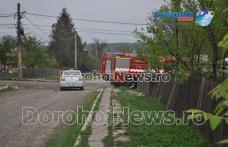 Autoritățile puse pe drumuri de un scandalagiu din Dorohoi care și-a incendiat căteva lucruri în fața casei - FOTO