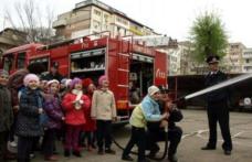 Elevi învăţaţi de pompierii din Botoşani, Dorohoi, Săveni, Ştefăneşti şi Truşeşti să-şi protejeze viaţa