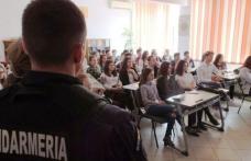 Peste 500 de elevi au participat la activităţi preventive desfăşurate de jandarmi în perioada „Şcoala Altfel”