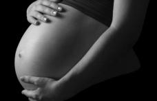 O cântăreaţă de muzică populară de la noi i-a surprins pe toţi: a rămas însărcinată la 40 de ani