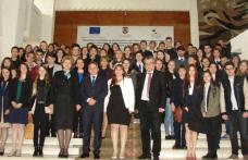 Ziua Europei cu roboţi sumo, Muma Pădurii şi Ileana Sânziana la Prefectură - FOTO