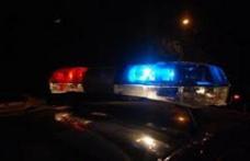 Inconștiență la volan! A rupt gardul unei case, a lovit o mașină parcată și a continuat plimbarea deși nu avea permis de conducere
