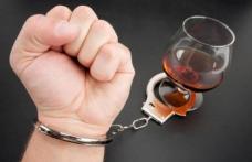 Șofer depistat băut încătușat după ce a devenit agresiv