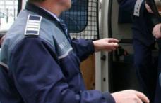 Tânăr de 19 ani reţinut pentru comiterea unor furturi 