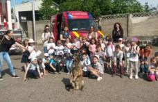 1 iunie în siguranţă, alături de pompieri! Peste 2500 de copii au sărbătorit „Ziua Internaţională a Copilului” alături de pompieri - FOTO