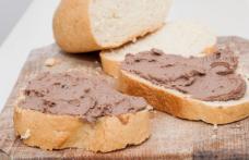 Ce întindem pe pâine. Paté de ficat, făcut din piele și resturi de salam