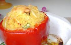 Ardei gras roșu umplut cu couscous