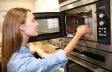 Ce se întâmplă în organism atunci când foloseşti cuptorul cu microunde