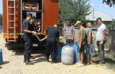 Apă menajeră transportată de pompieri la solicitarea autorităţilor publice locale și a cetăţenilor