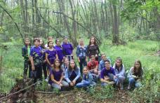 Activitate de promovare locală a 15 elevi voluntari din județul Botoșani care au umblat „Pe cărările nebănuite ale județului” - FOTO