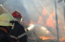 Garaj cu două mașini și 400 de litri de motorină cuprins de flăcări la Broscăuți