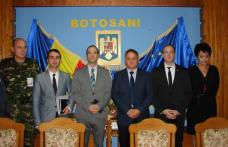 Militari americani în vizită la prefectul judeţului