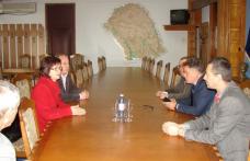 Prefectul Dan Nechifor: rog primarii să se asigure că elevii navetişti nu au probleme cu transportul către şcoală