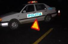 Inconșiență la volan! A lovit doi pietoni, a fugit de la locul accidentului și a abandonat mașina pe un teren viran