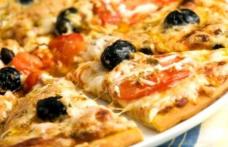 Cea mai delicioasă pizza de casă. Secretul prin care poţi să faci blatul ca la restaurant 