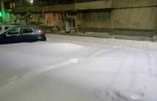 Primim la redacție – Centrul Dorohoiului acoperit de nămeți, autoritățile ce fac? - FOTO