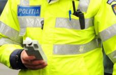 Bărbat beat criță și fără permis de conducere prins de polițiști la volanul unui autoturism