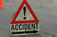Copil accidentat după ce s-a angajat în traversarea străzii în fugă şi fără să se asigure