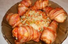 Ciocănele de pui învelite în bacon
