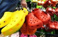 Dacă aveţi acest tip de papuci de plastic, aruncaţi-i imediat! Motivul te va şoca