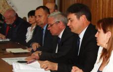 Problemele din judeţ prezentate prefectului de sindicate şi patronate în Comisia de Dialog Social - FOTO