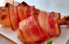 Pui învelit în bacon