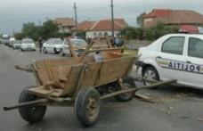 Accident grav! O femeie a ajuns în stare gravă la spital după ce un microbuz a lovit o căruță!