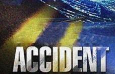 Accident spectaculos. Un şofer beat a intrat cu maşina într-o pompă de alimentare dintr-o benzinărie
