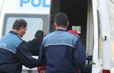 Hoț prins după ce a spart gemul unei mașini și a sustras mai multe bunuri