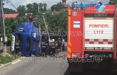 TIR plin cu semințe de floarea soarelui răsturnat pe strada Luceafărul din Dorohoi - FOTO