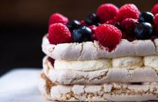 Desert delicios cu blat din bezea