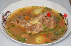 Ciorbă din oase de porc